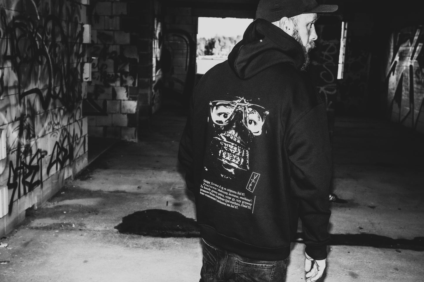 Ocięty — Bluza z etymologią i zdjęciem w masce.