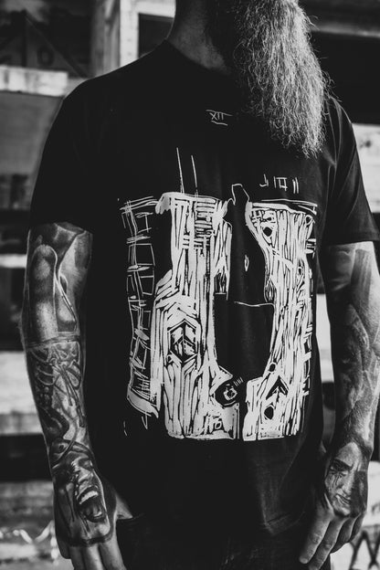 Wisielec XII — T-shirt z autorskim linorytem Ociętego.