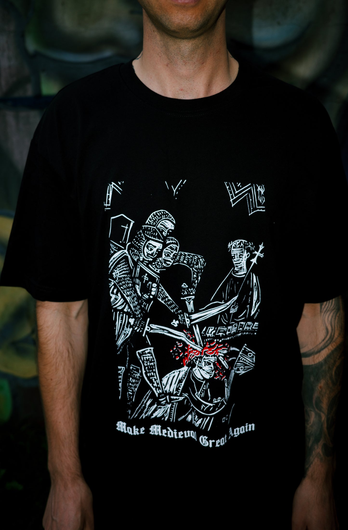 Make Medieval Great Again — T-shirt z autorskim linorytem (Unisex)