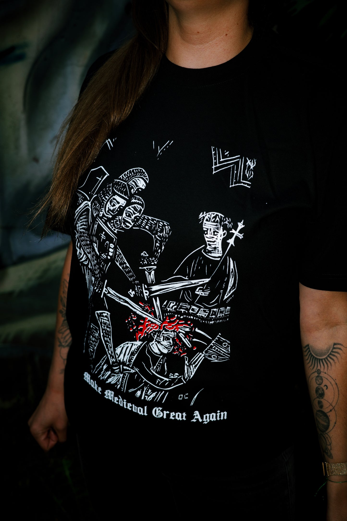 Make Medieval Great Again — T-shirt z autorskim linorytem (Unisex)