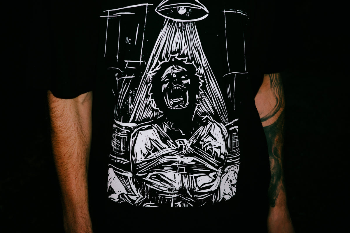 Madness — T-shirt z autorskim linorytem (Unisex)