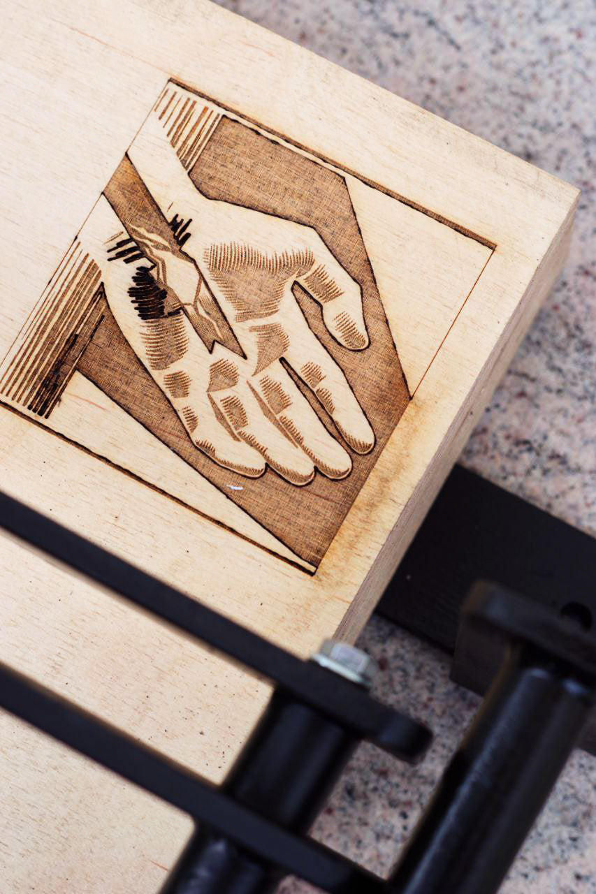 Ocięty Press — ręcznie robiona prasa linorytnicza A3